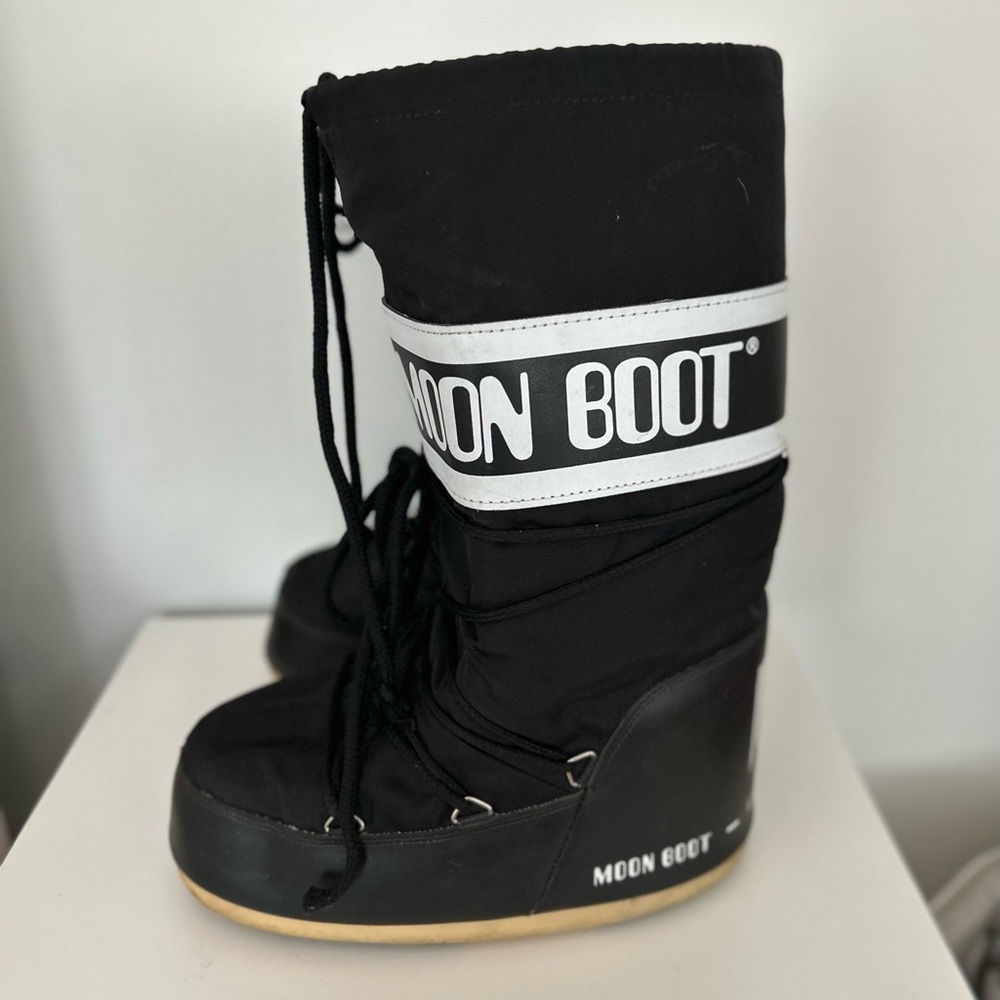 Moon boots 7-8.5 women